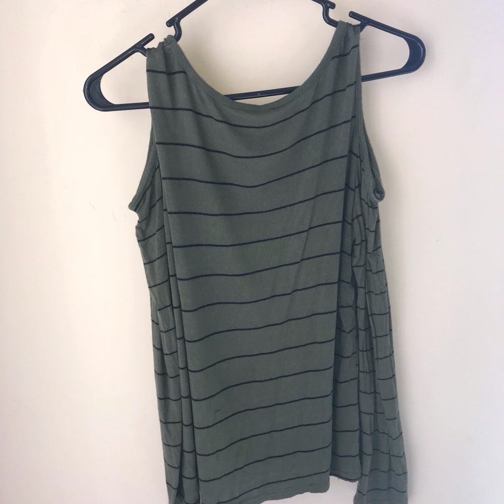 Long sleeve cold shoulder shirt